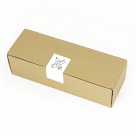 Caja de cartón con adhesivo personalizado